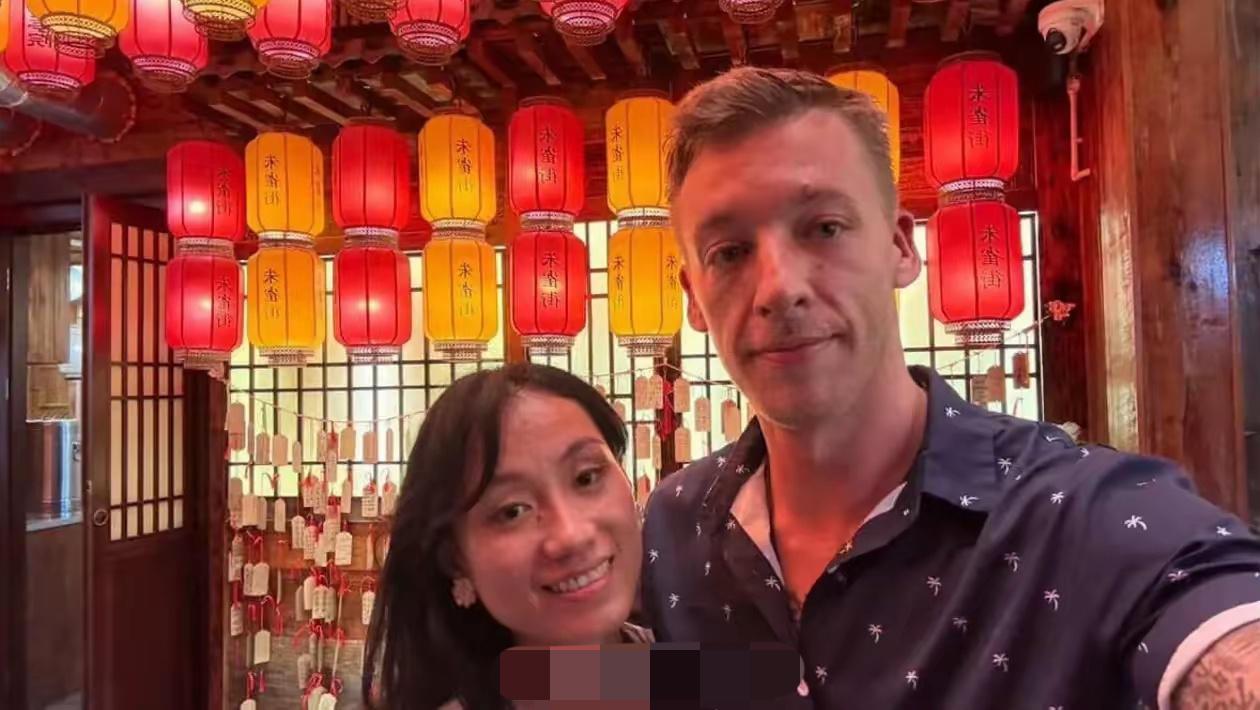 一个36岁的美国男子来深圳实现了美国梦，找到了中国老婆，生了两个孩子，在深圳