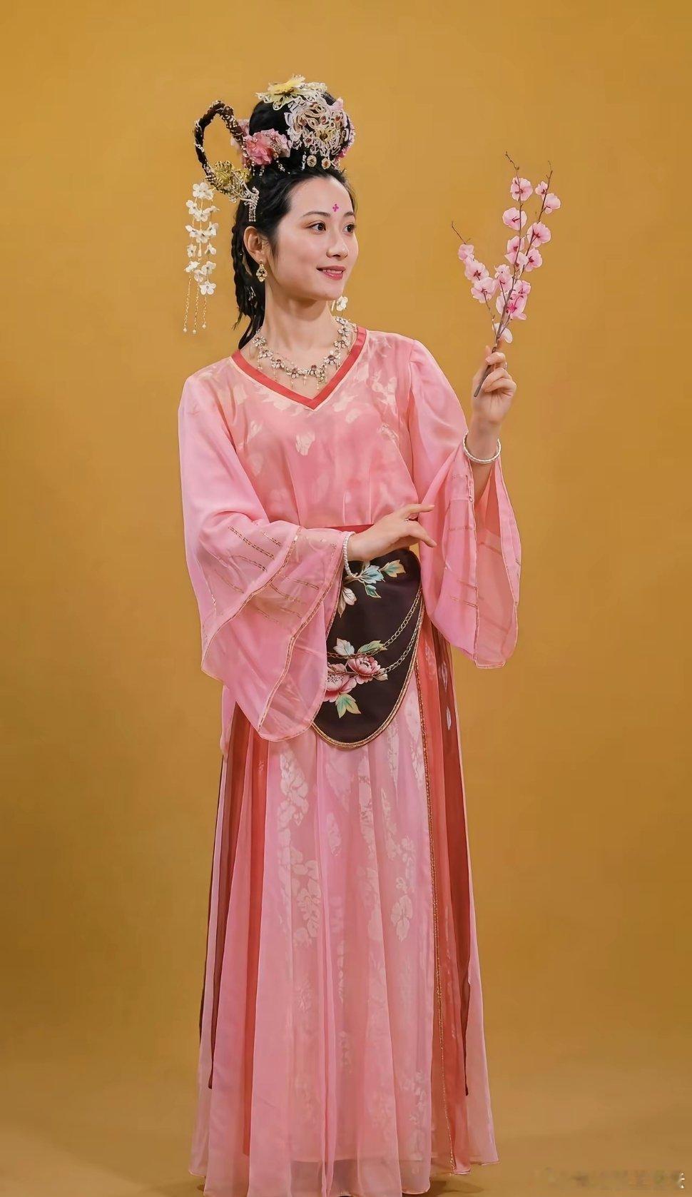 中华好诗词86板《西游记》中的美女（帖源：）诗文/王纪云（新韵）一时一代荣，靓