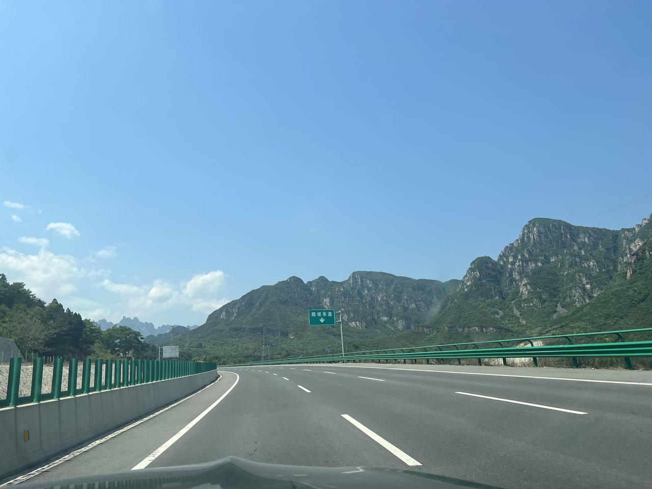 现在，很多的民办高中都面临生源困难。为啥？说白了，都是自己折腾出来的！举个例