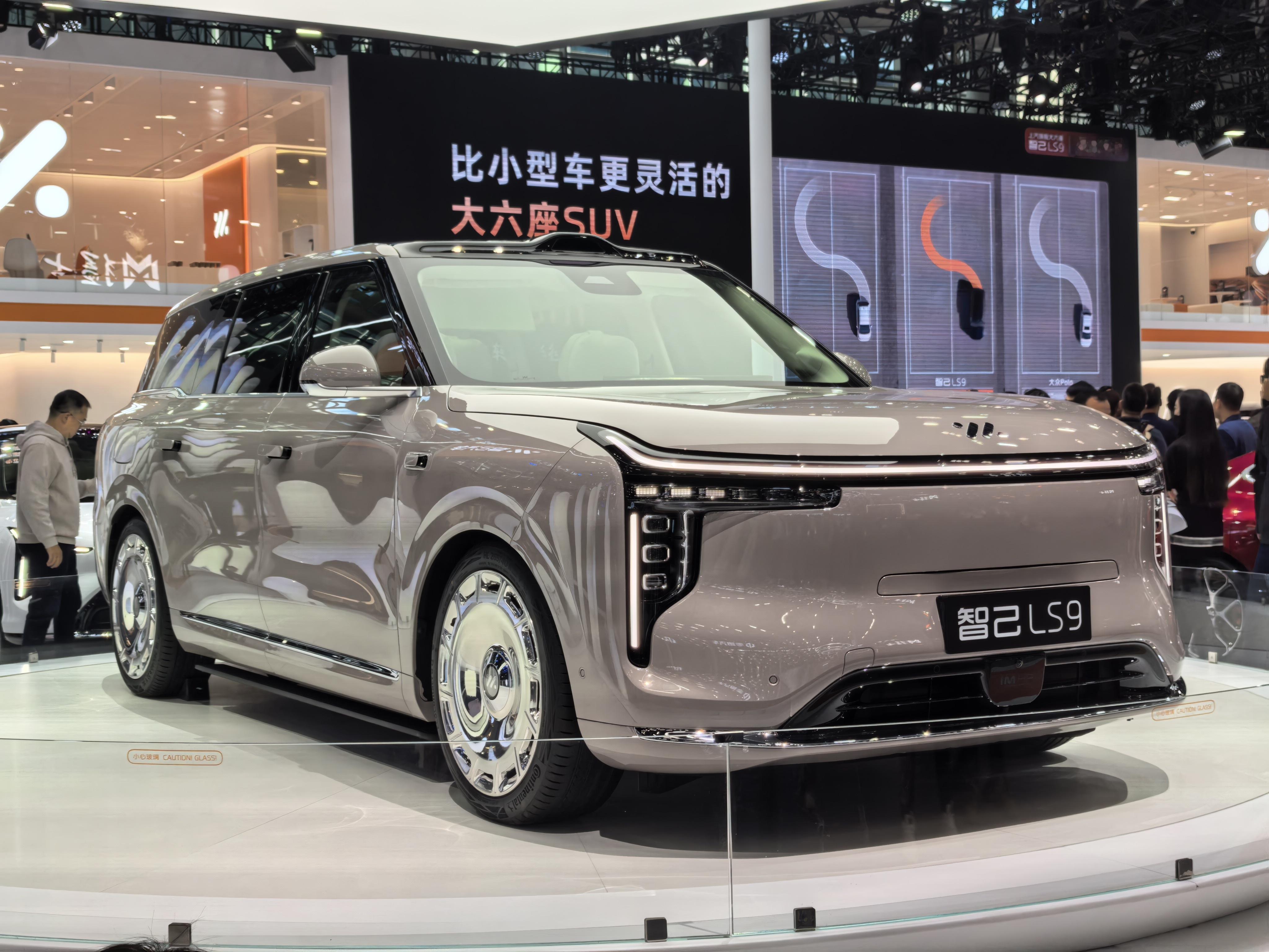 智己LS9确实不简单啊。各种配置拉满。大空间，后轮转向，机械座椅按摩520