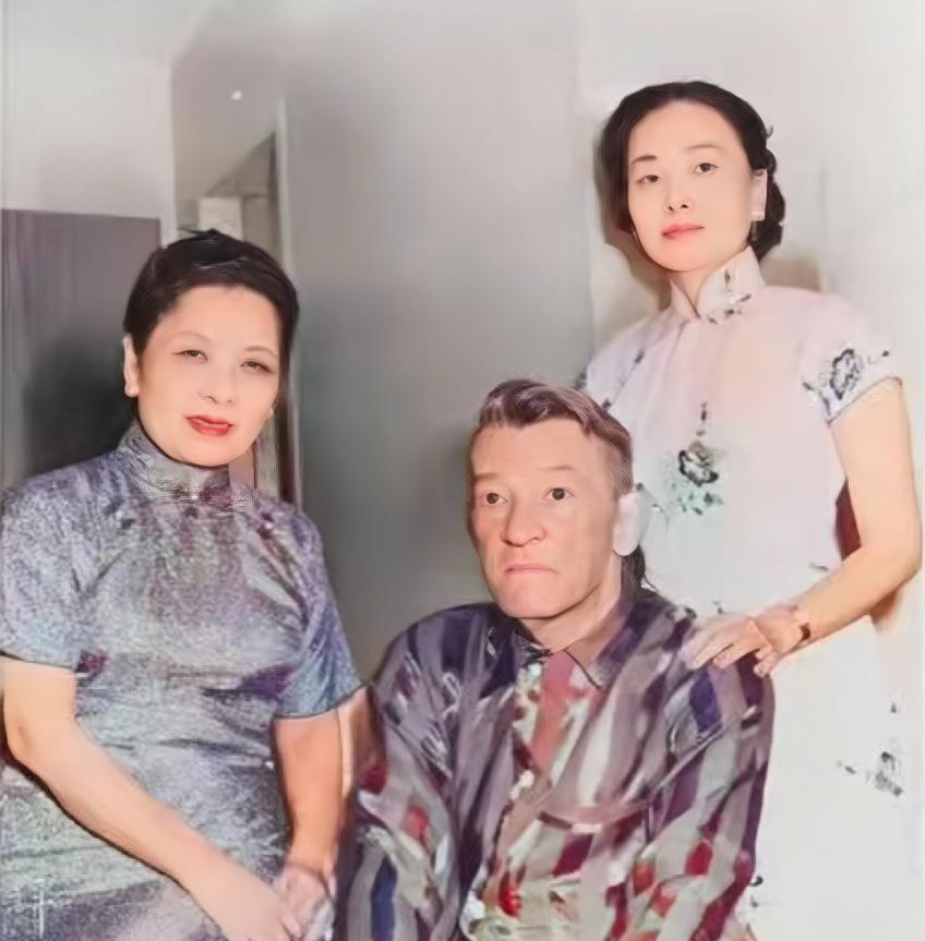 1958年7月，宋美龄看望病重的陈纳德的照片，陈纳德身患喉癌，已被病魔折磨的面容