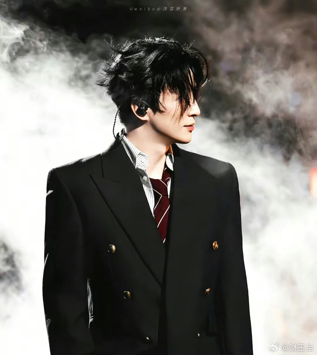 李雨桐喊话薛之谦一场跨越十年的情感罗生门再次冲上热搜，旧账重提、情绪拉满，这早