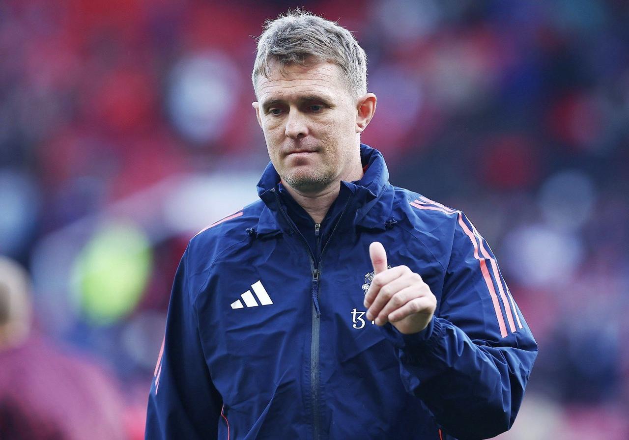 【弗莱彻感谢阿莫林】曼联临时主帅达伦·弗莱彻向阿莫林表达了感谢：“我尝试联系过他