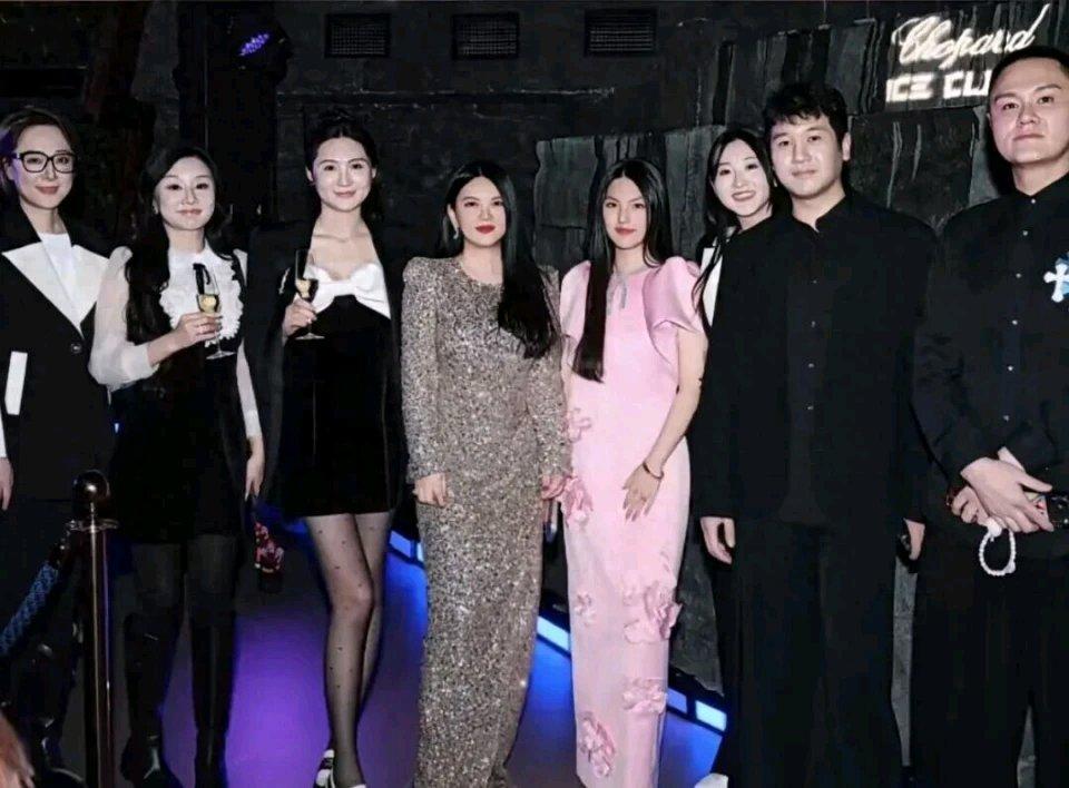 李湘的“富养”到底赢没赢，看看16岁的王诗龄就知道。李湘一直致力于把女儿培养成1