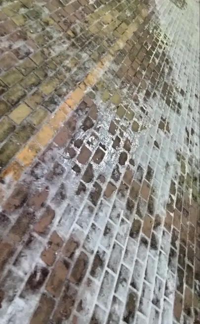 我老公有块免死金牌。那年我爸72岁，毫无征兆地突发脑出血，被紧急送进医院抢救，