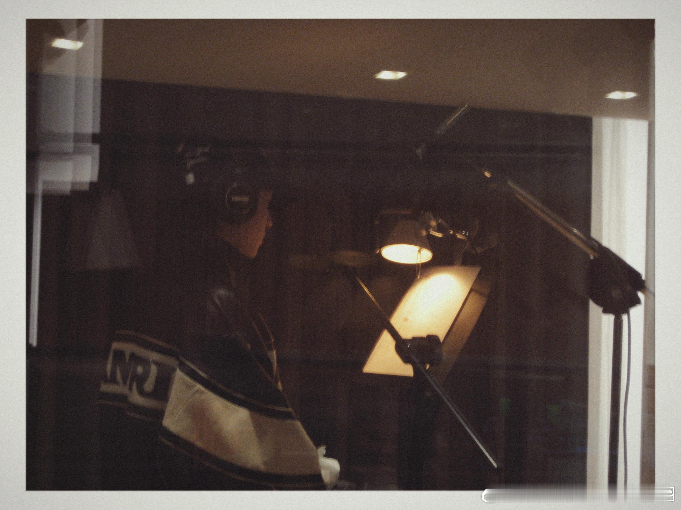 严浩翔Update📸录音室工作记录🎵inAMIRIJacket🎧风格