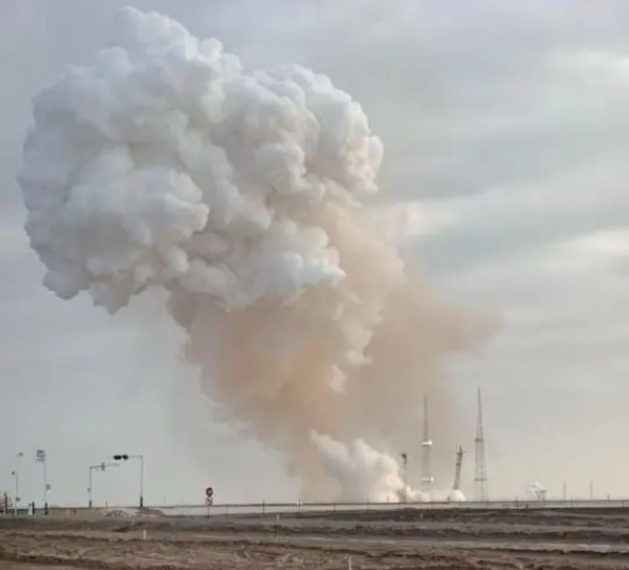 长征十二号甲火箭据说是回收点火爆炸解体，搜了全网也没看到回收失败的视频，为啥马斯