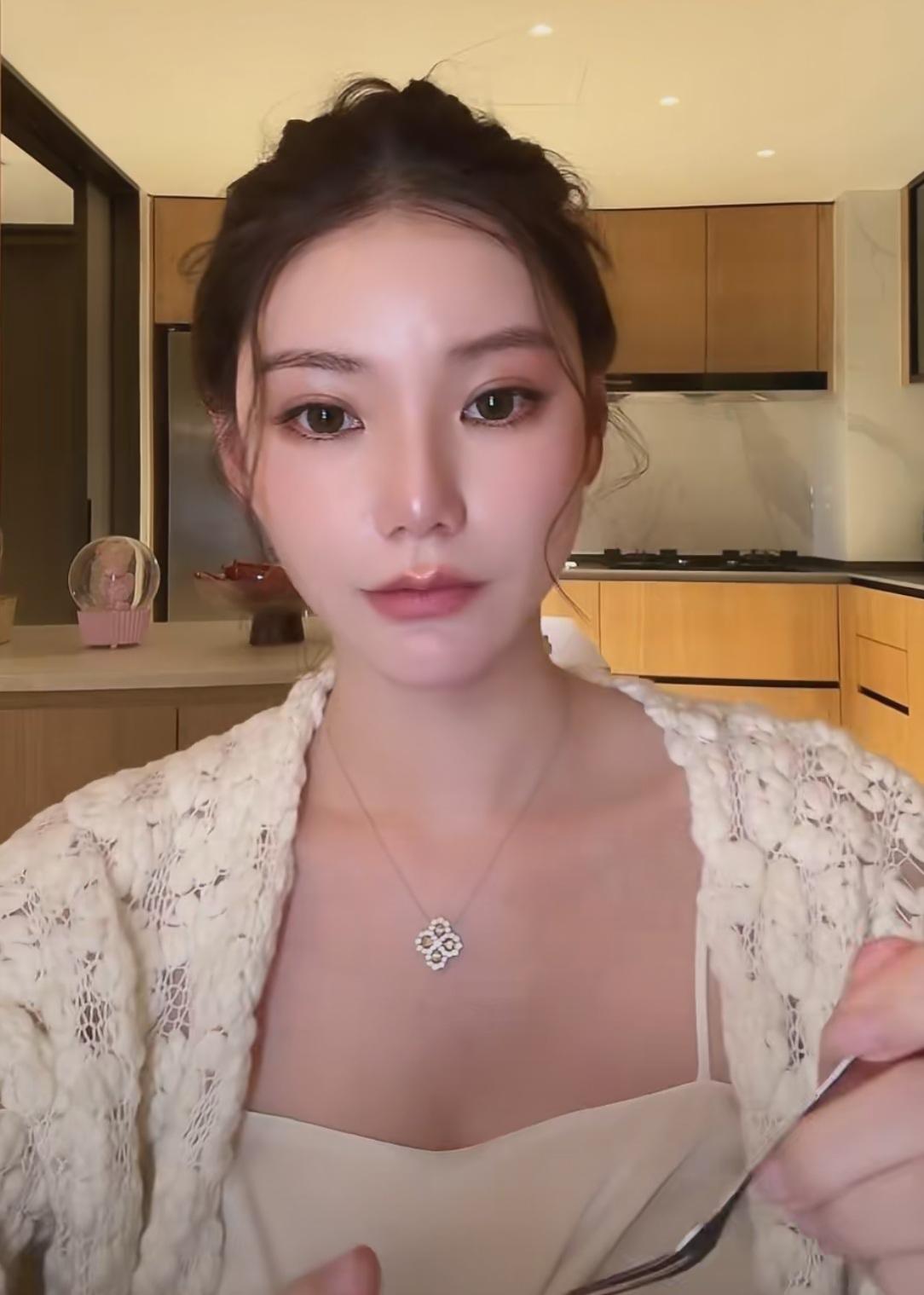 马筱梅还是有带货功底的脑袋瓜子也够用，自己儿子总尿不湿她就带货尿不湿，后续估计还