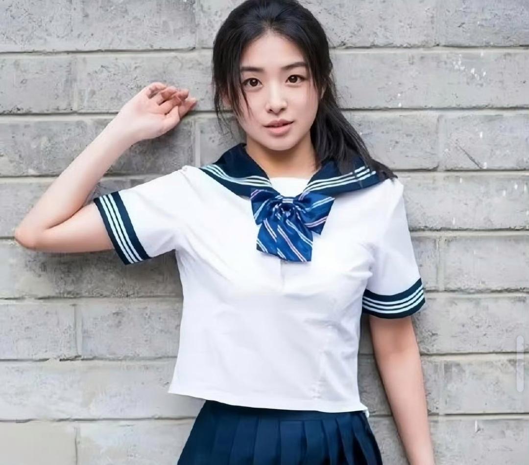 内娱欠张含韵一部青春偶像剧。