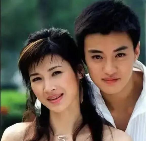 2011年，童蕾在长江商学院求学期间，与相恋六年男友周一围分手，留下了一句让周一