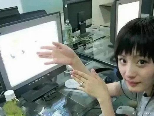 “2007年，在网吧上网的杨幂，怎么也想不到会有今天的辉煌成就吧”