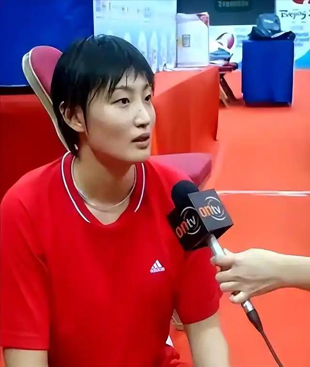 女排杨昊离婚这事挺让人意外的。她家庭条件优渥，和富商恋爱9年才步入婚姻，却最终离