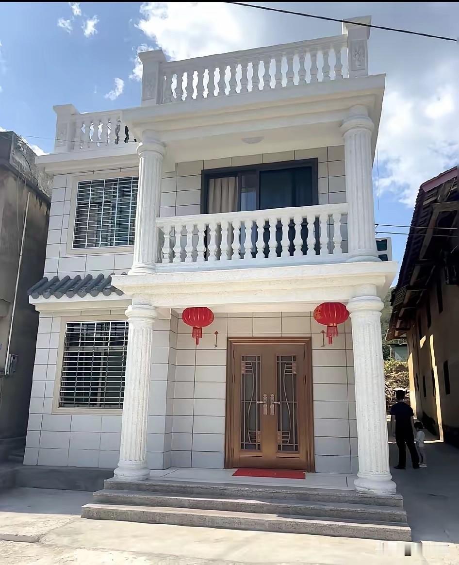 60万买邻居家装修好的两层楼，光算建材和人工确实不亏，但农村自建房买卖有个要命
