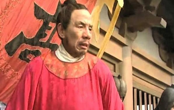 奸臣高俅原本是市井闲散之徒，凭借擅长蹴鞠得到宋徽宗的宠信，一路高升执掌北宋禁军，