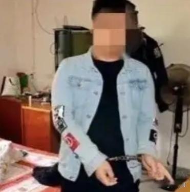 浙江，一50多岁的大妈网恋了一名22岁小伙，两人相约酒店见面，大妈本想着焕发第二