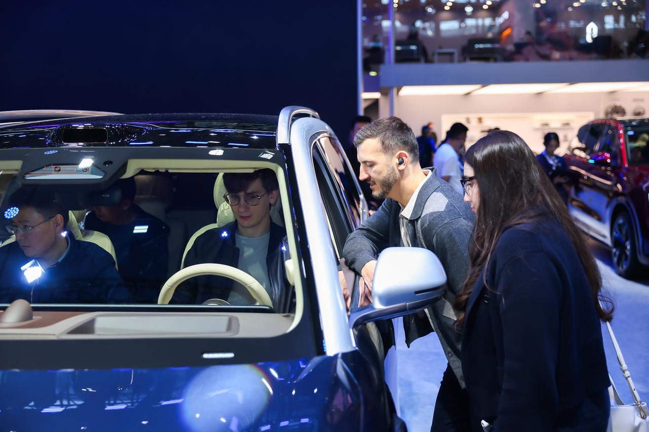 车这个商品就是：早买早享受，晚买有优惠。值不值还是看自己的感受，followy