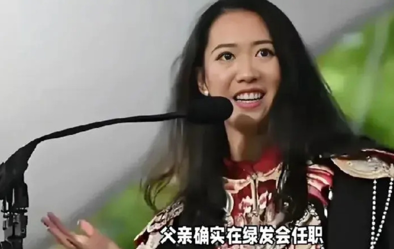 在哈佛演讲中国女生陷入两难…中国没有这种传统衣服，第一眼就想到了傅满洲，绿发会把
