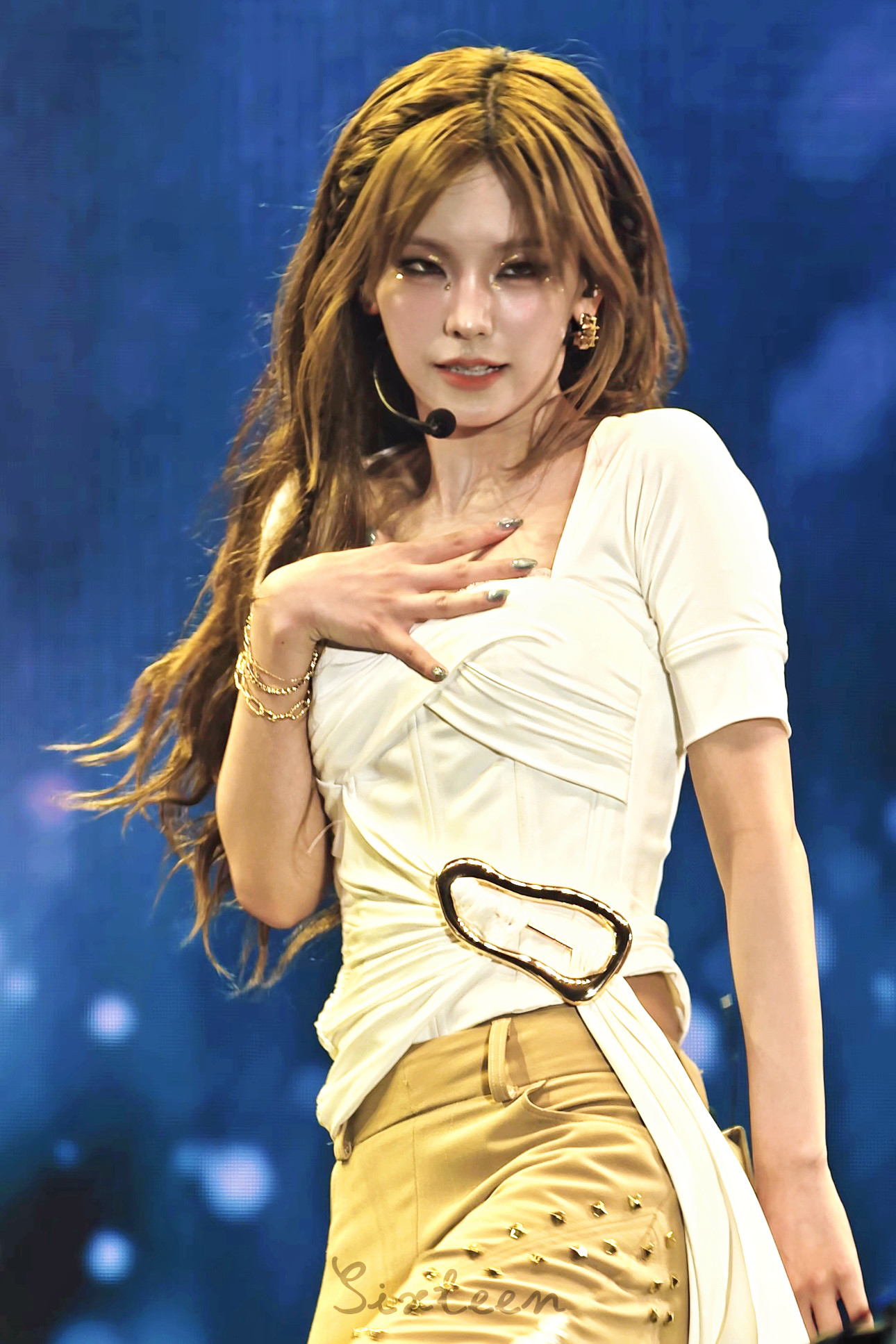 眼妆贴钻脸颊凹陷致命的美丽女人✨✨✨