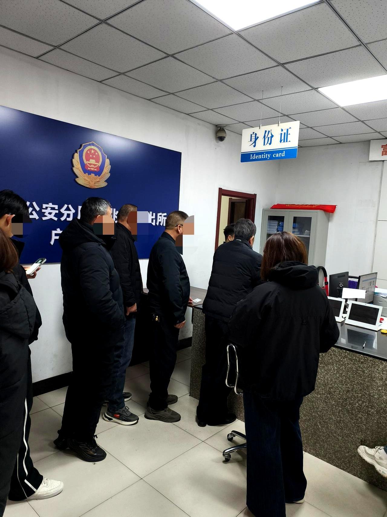 换身份证花了多久？说出来你可能不信，前后不到十分钟！前两天去派出所办证，心里还