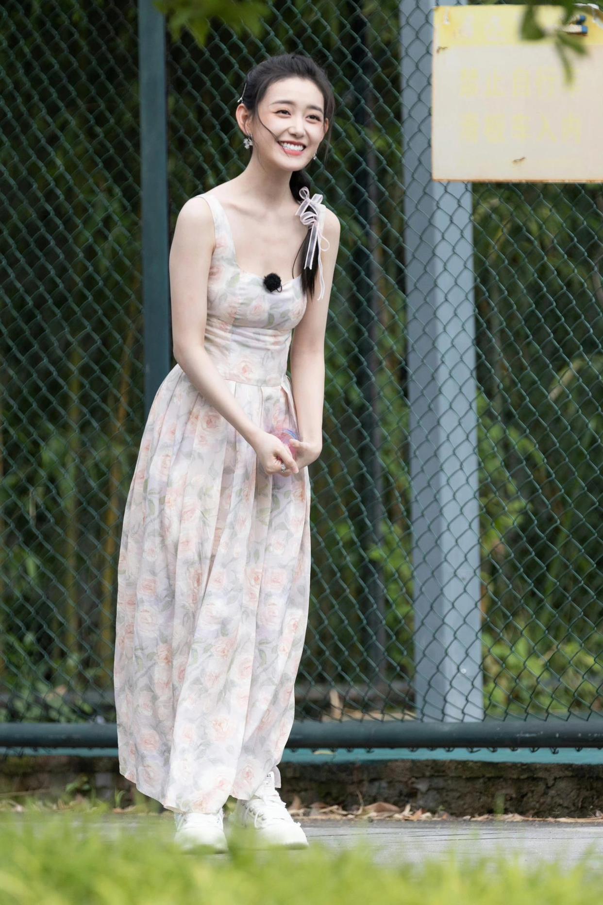 小美女蒋依依，这么漂亮为啥还有人说她普啊