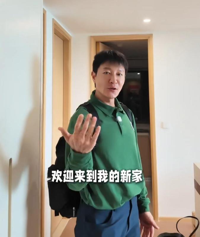 49岁李宗翰在杭州租了套湖景房，开始独居。有人以为他要离开八旬母亲，但他承诺绝不