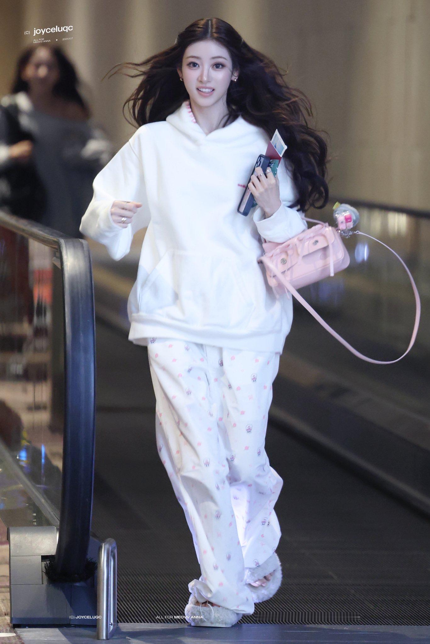 一只蹦蹦跳跳的小兔🐰​​​