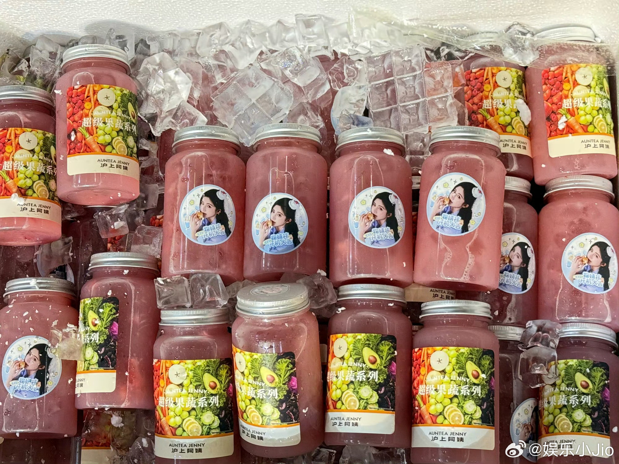 天呐鞠婧祎新剧开机给粉丝准备的逆应援，沪上阿姨的饮品还有各种小蛋糕和蛋挞[哭哭][