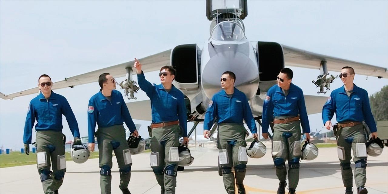 台空军的天恐怕真的要塌了！台湾上百名台军飞行员集体“出走”，台专家感叹：统一模式