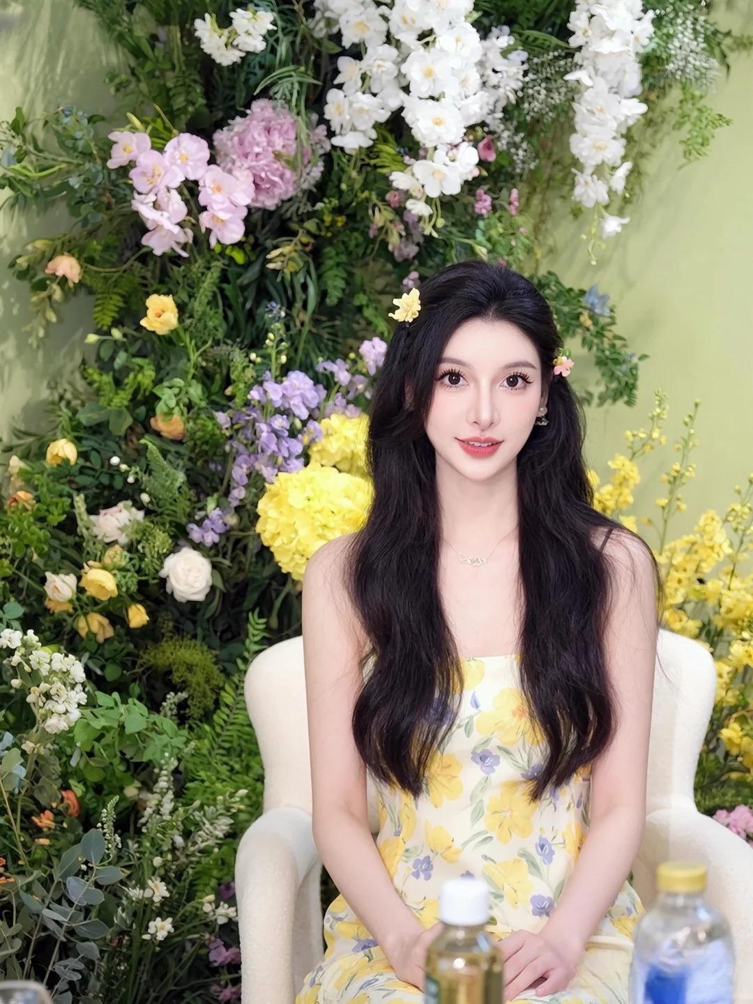 柔美模特小姐姐，她的美自带锋藏于润、静显于动的独特气韵，不刻意讨好，不盲目张扬，