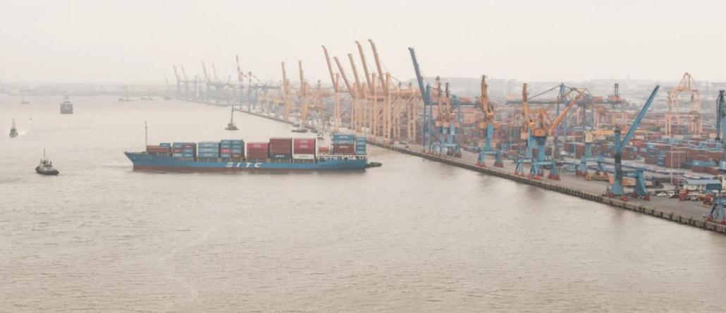 中方派大批油轮支援东南亚，日本眼红又无可奈何，果断宣布自己燃油告罄！4月1日