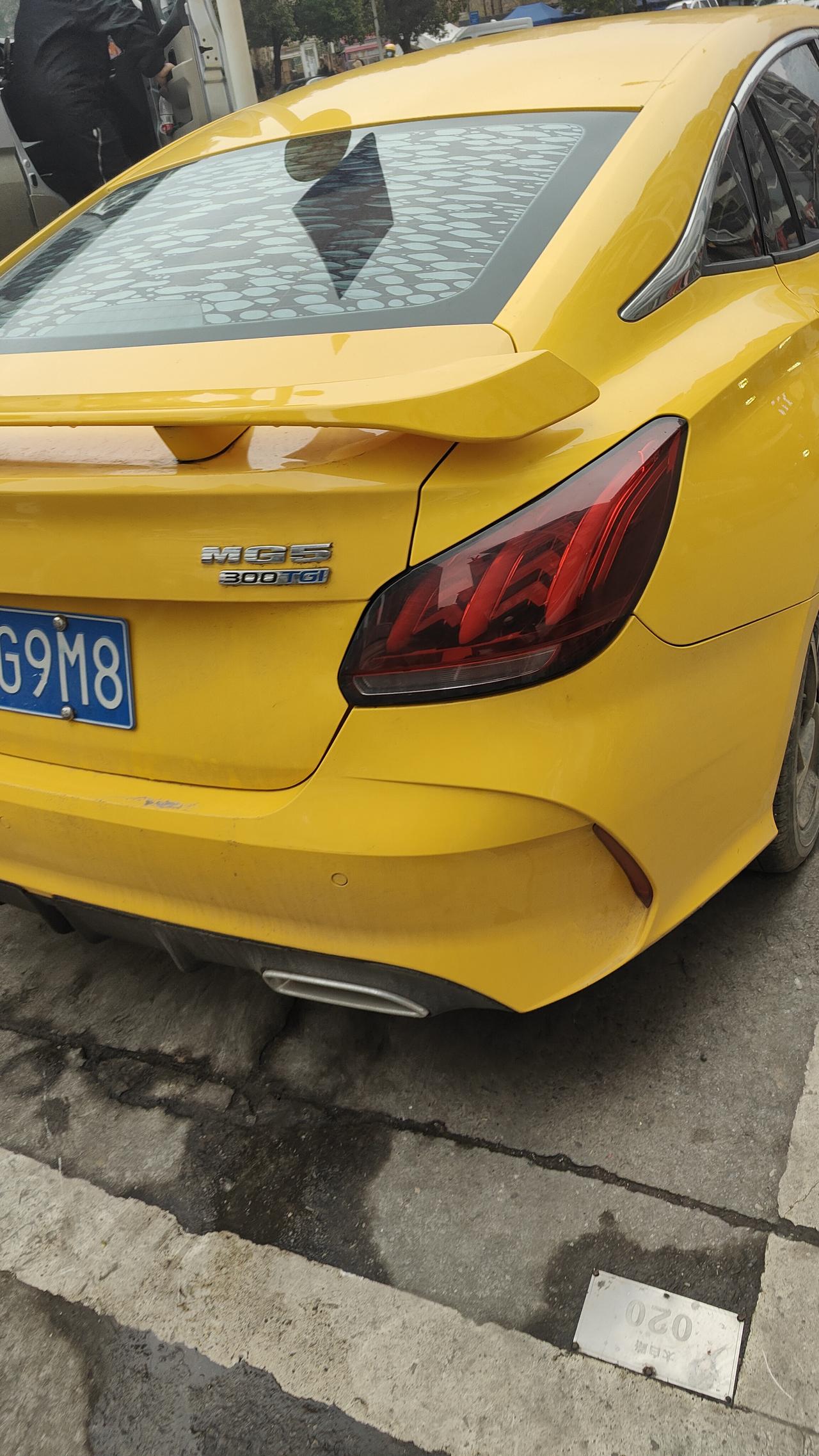 带尾翼的超级跑车要不要一百个W