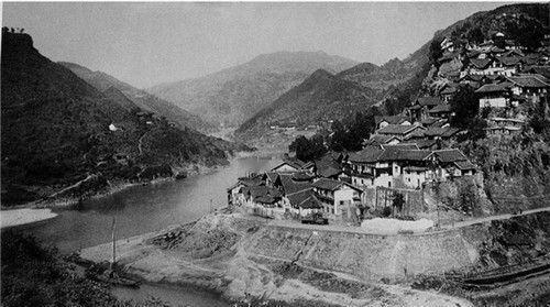 四渡赤水不是提前决定的。四渡赤水之所以被人们誉为军史上的神来之笔，完全在于它的出