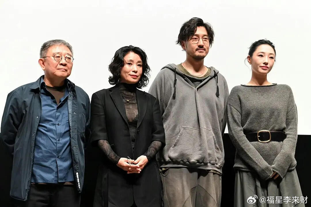 王传君说回桃花坞就是回家这状态简直比呼吸还简单！嘴上说着不比心，身体却很诚实，