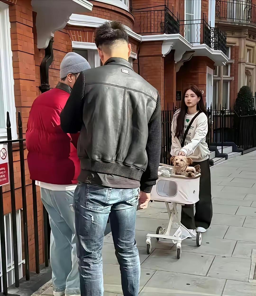 完全不介意老公心中白月光，应该也没多爱吧