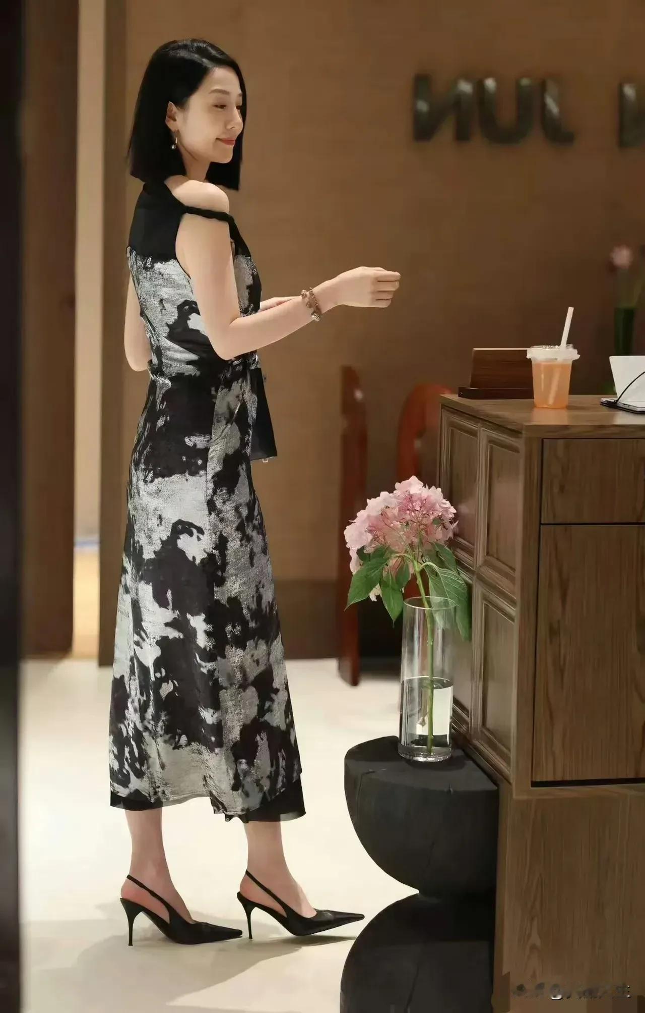 寻找一处僻静，独饮一杯香茗，不喜欢喧嚣，也不喜欢复杂的朋友圈