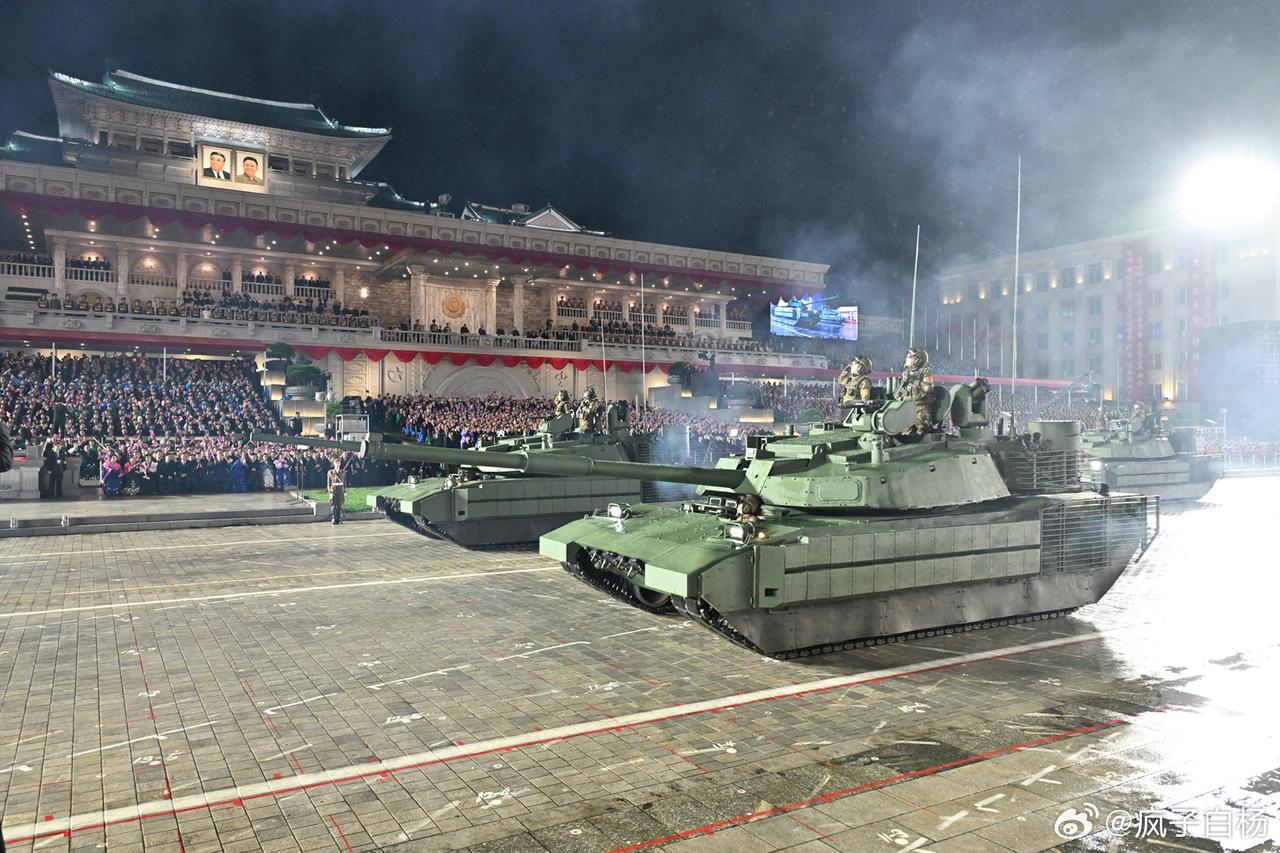 朝鲜迎劳动党建党80周年阅兵式的陆上兵器方队，有朝鲜新型的“天马-20”型主战坦