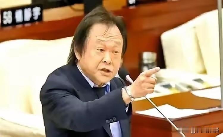 谁能想到，在凯道上饿了快两天的几个年轻人，没等来掌权者的半点问候，反倒等来了死对