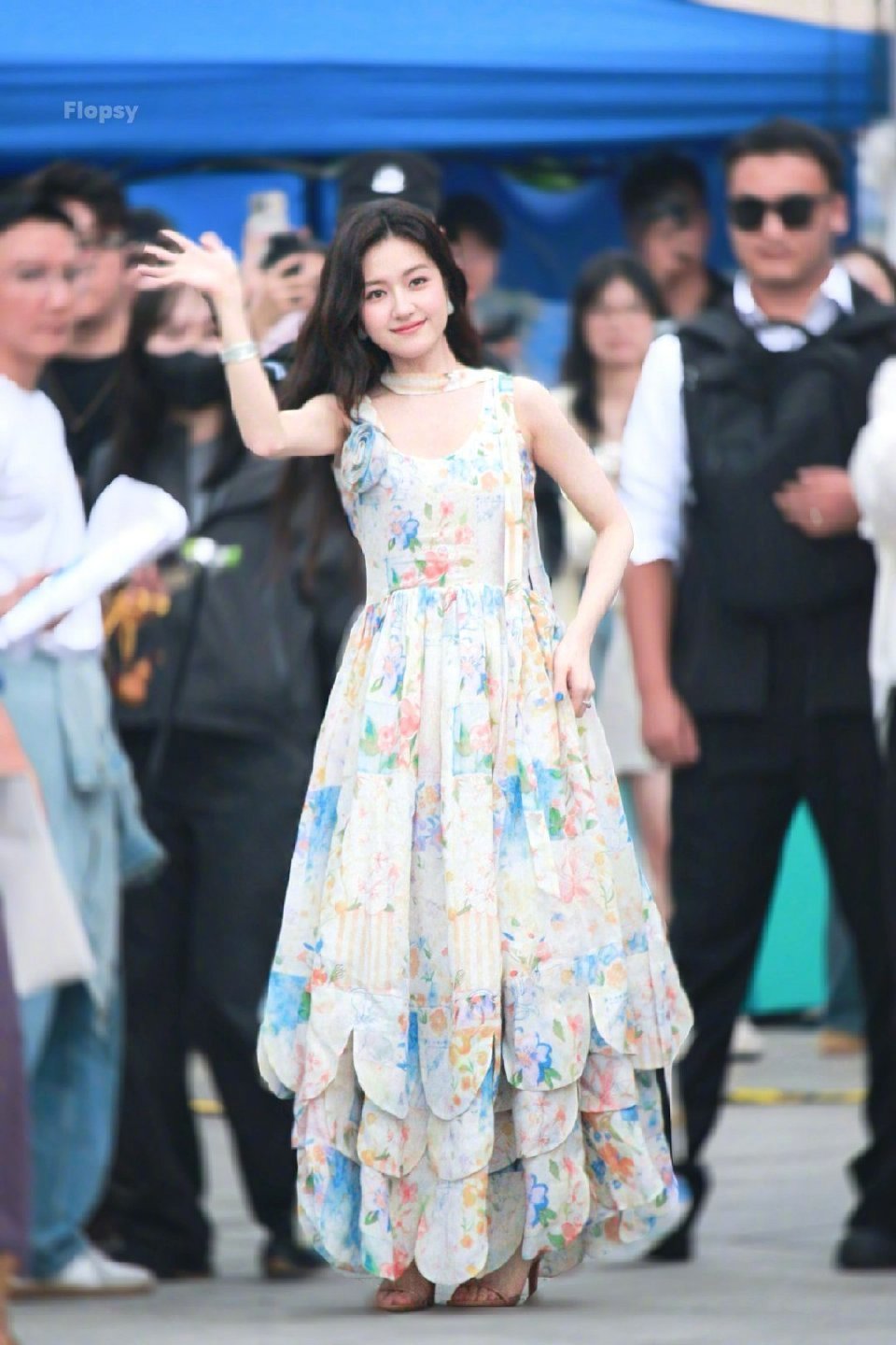 原相机下的李兰迪春日小精灵来也！完全就是一位甜美的花仙子透过屏幕都闻到了香气～真