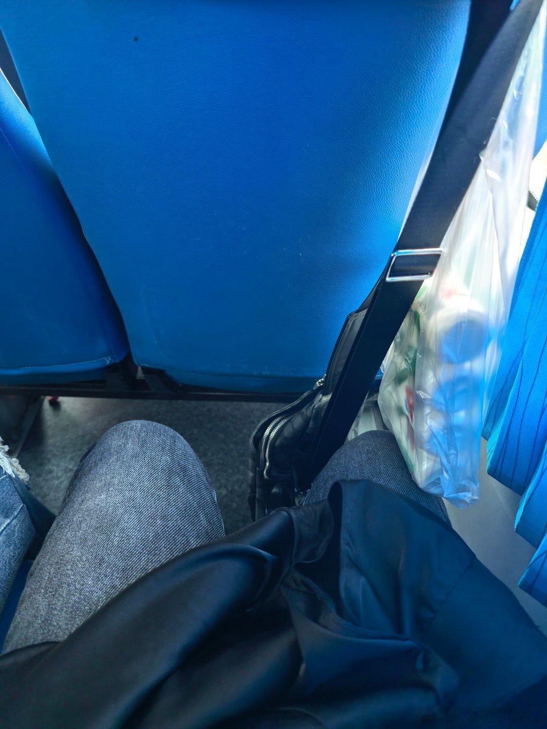 旅游是一时爽，屁股遭殃呀！昨天坐了7小时，今天要坐6小时，不知道会不会长痔疮[泪