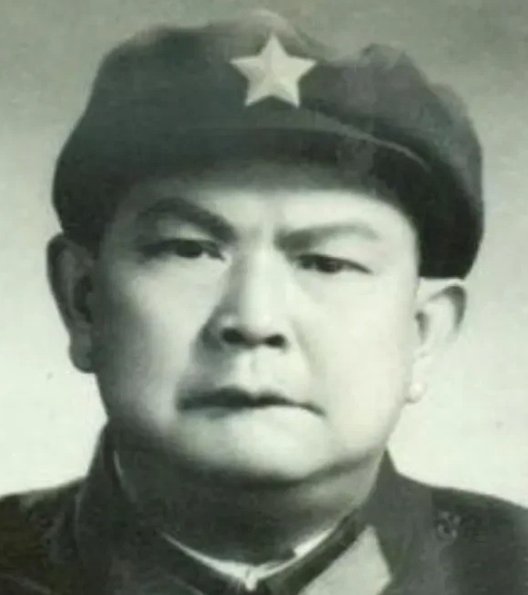 1941年，新四军参谋带着2个伤员打游击，3人总共才1条枪，不料短短4年，这个参