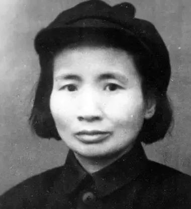 1960年冬天，钱瑛受中央安排到甘肃考察，从张掖地区考察完毕，前往高台县的路上，
