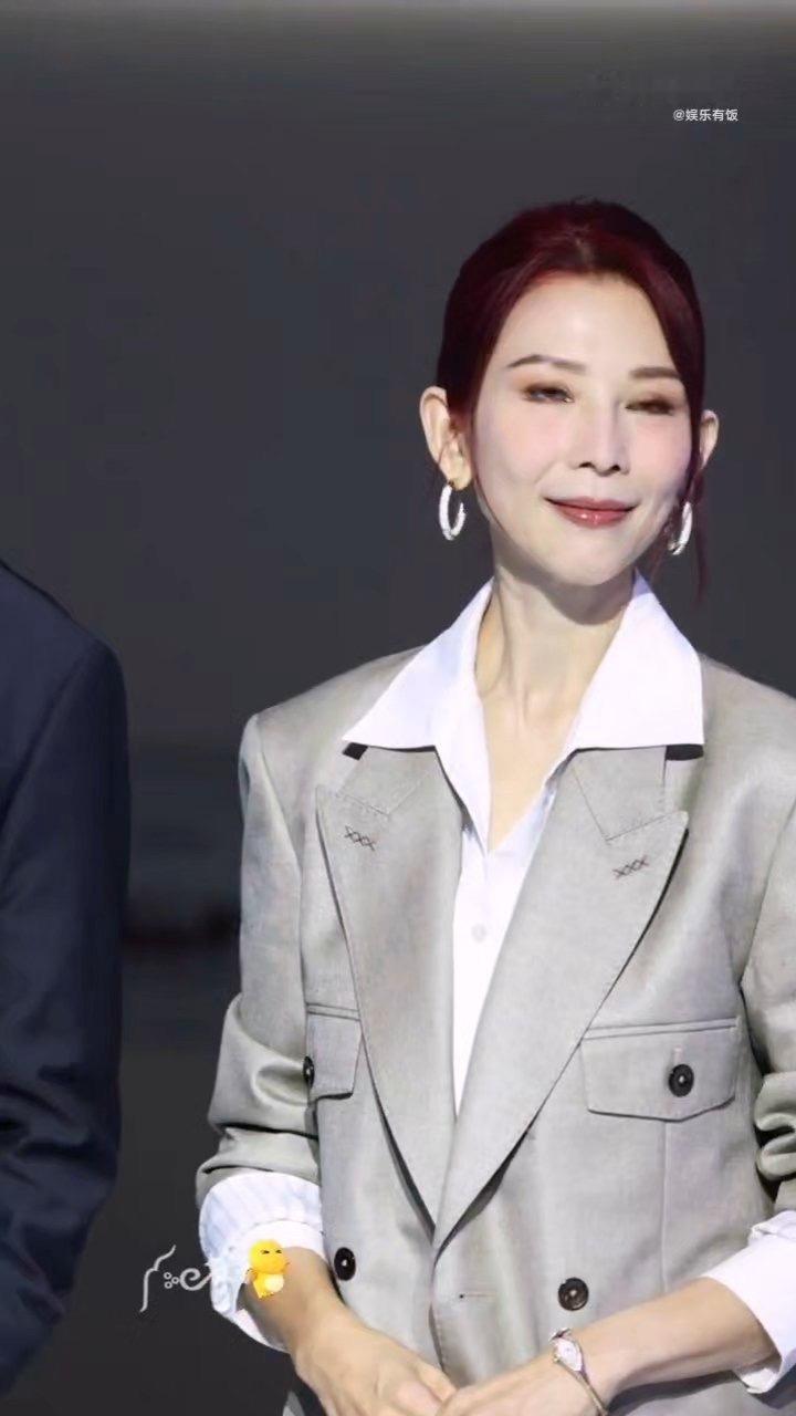 我勒个豆不愧是皇后娘娘啊这个状态真的越来越好了我小时候她长这样我都毕业了她还