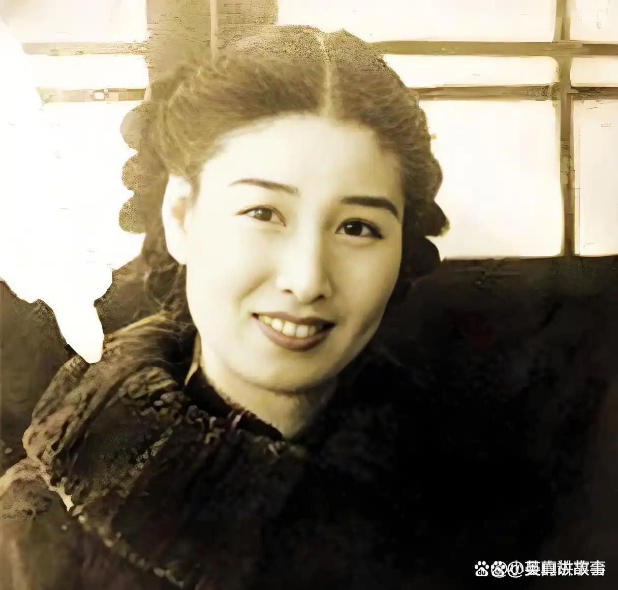 1942年，汪伪76号特务马啸天奉命去抄吴世宝的家，吴妻不仅主动奉上宝箱，还设宴