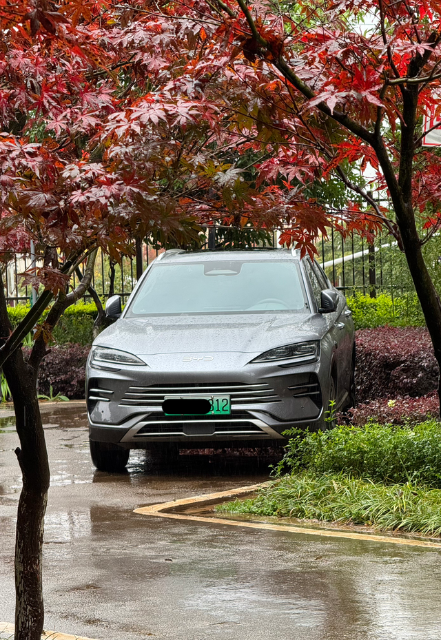 比亚迪宋plus-dmi用车成本跑得不多，终于五百公里了。自己没车位，只能用物