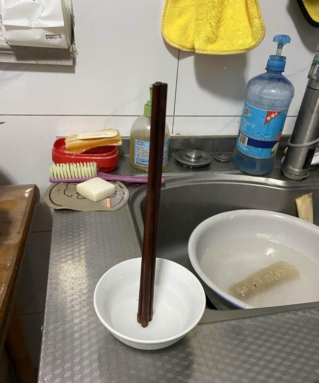 一个玄学的问题，不知道大家信不信？昨晚上我婆婆吃完饭以后，突然觉得不舒服，又恶