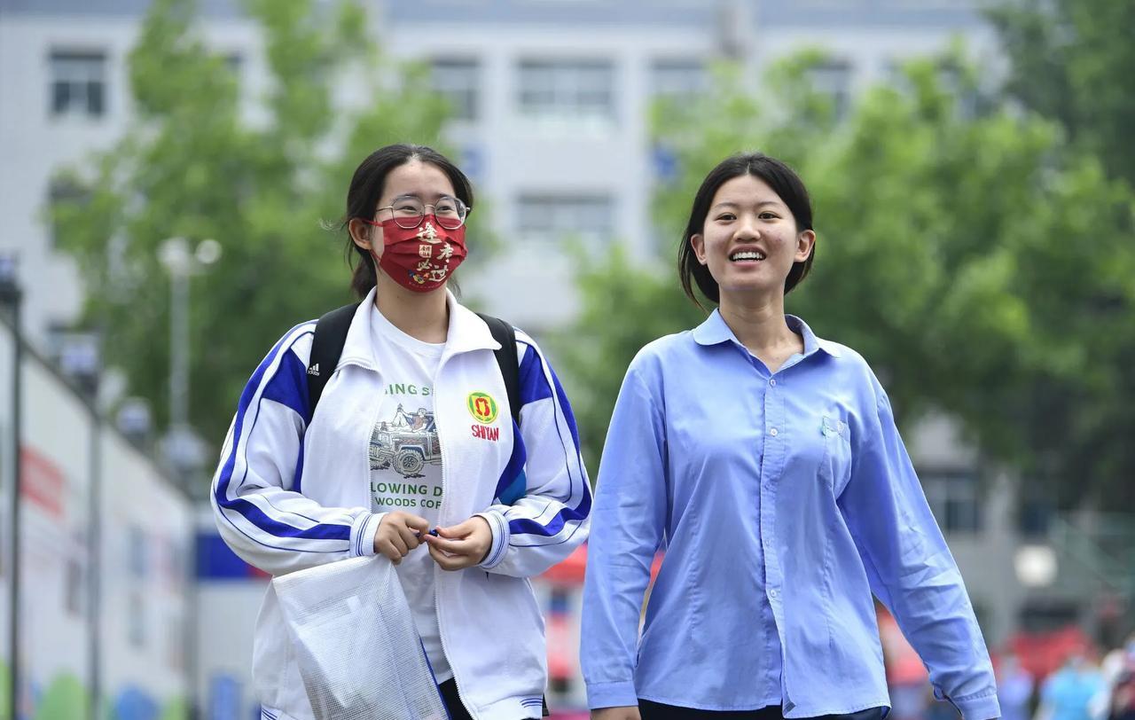 2022年：陕西高考人数323058人2023年：陕西高考人数336798人