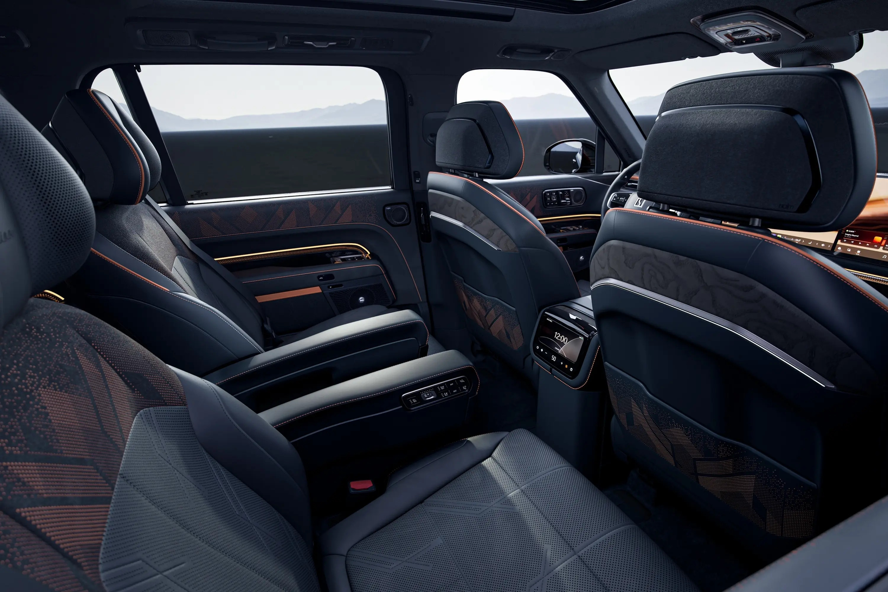 极氪9X的整体表现很稳☕️底盘调校得不错，48V稳定杆和空悬搭配，过弯侧倾