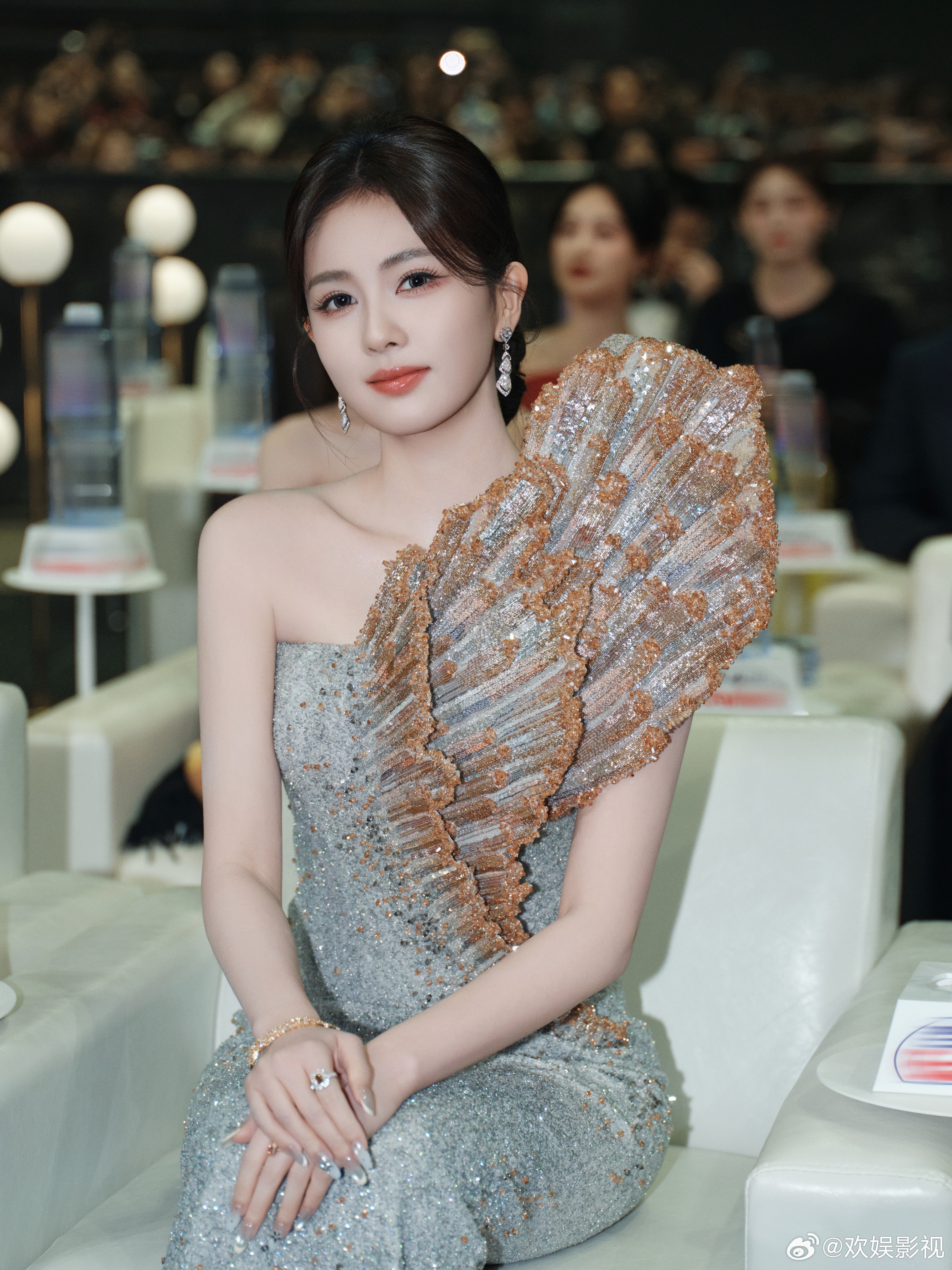 荧屏逐光，不负所爱。欢娱影视演员参与的2026电视剧品质盛典，今晚21:00东方