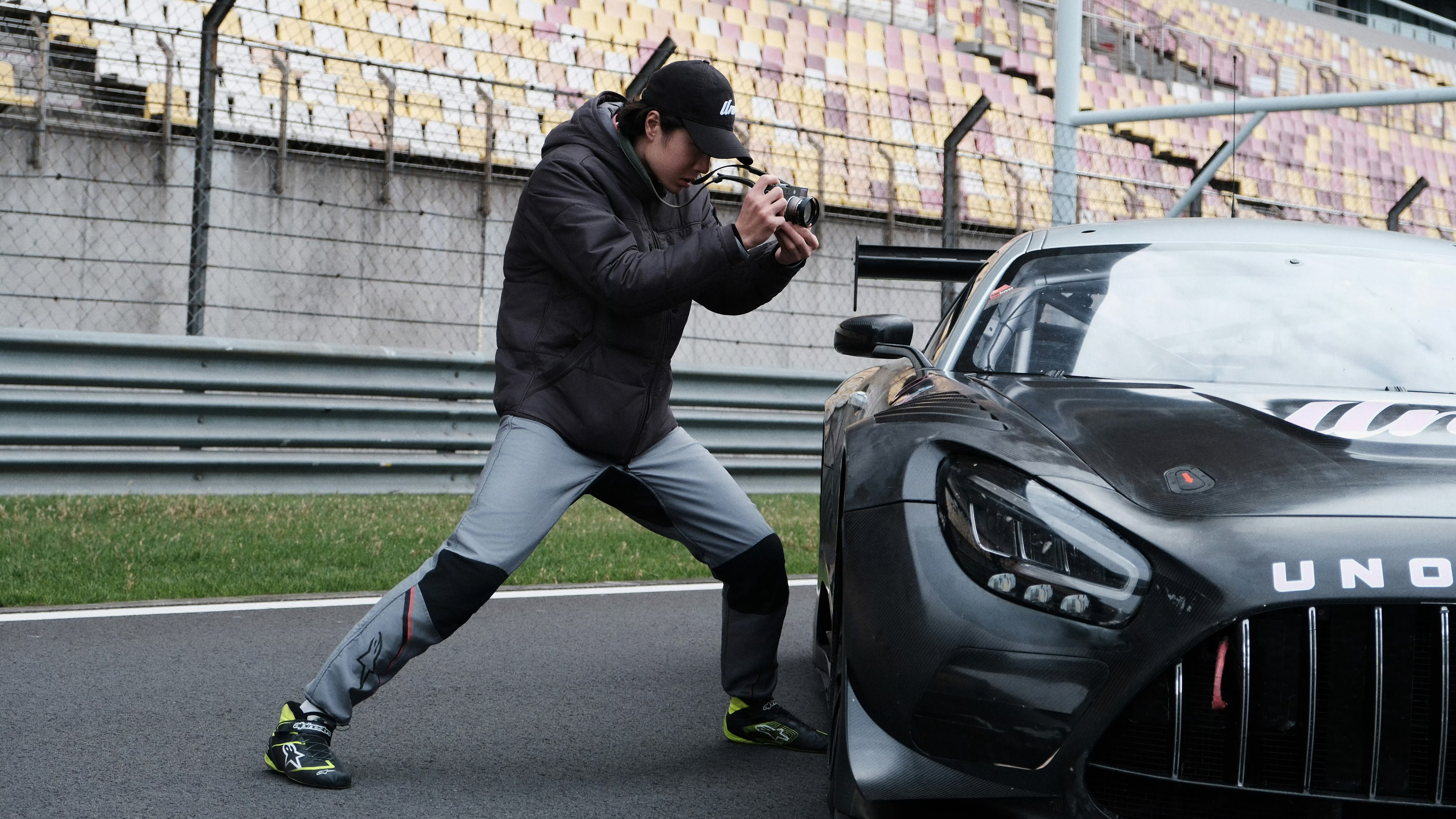 85号赛车手王一博归来摄影师vs贵公子摄影师王一博的工作抓拍