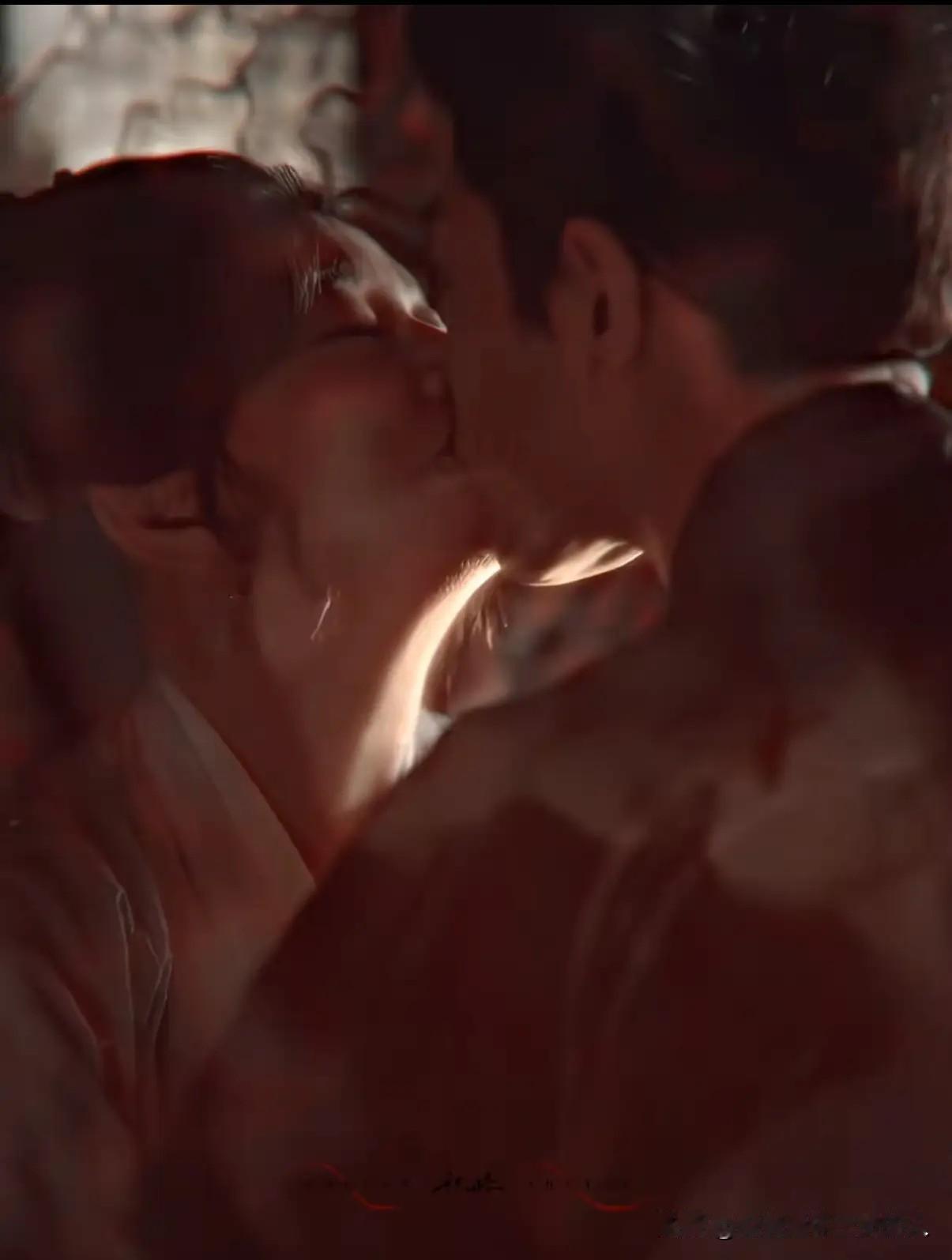 你们说：75岁的女人老了吗？近日，演员刘晓庆又上了热搜，她主演的短剧“锦绣安